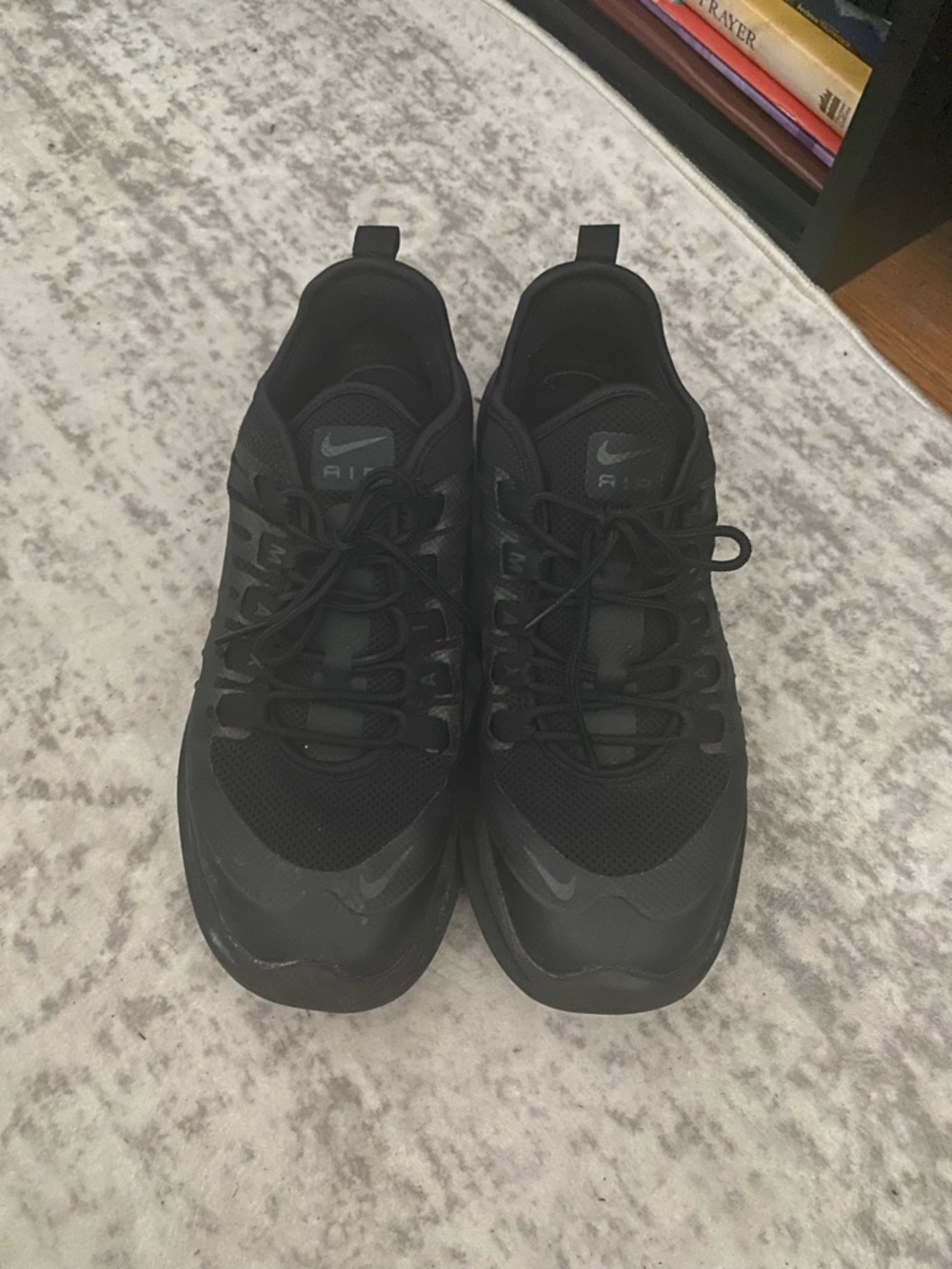 Nike Womans All-Black Air max Sneakers size 8